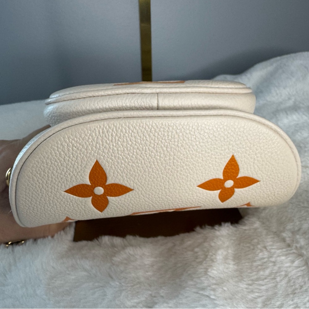 Louis Vuitton Empreinte Monogram Giant Mini By The Pool Bumbag Cream Saffron - Picture 4 of 13